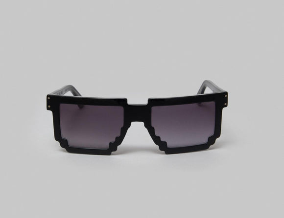 BLACK SUNGLASSES